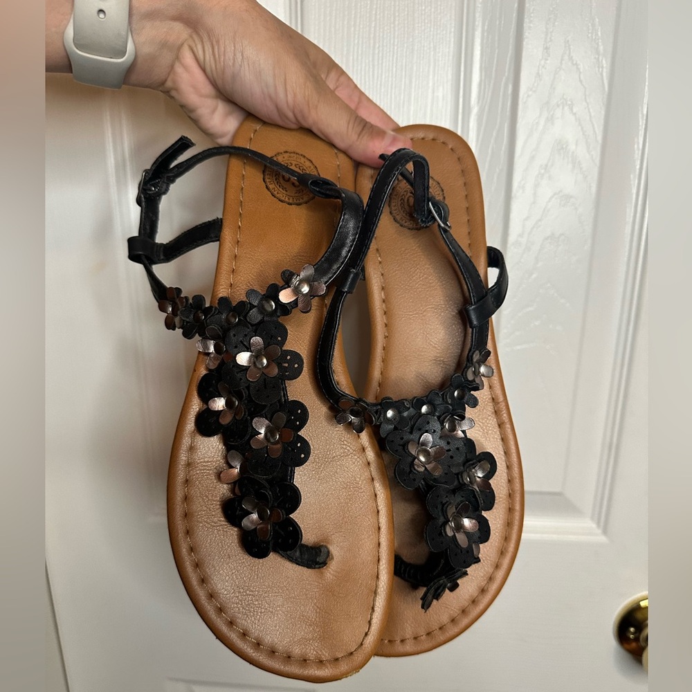 SO Black Floral Sandals